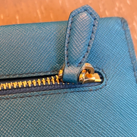 Prada Wave Continental Wallet Blue
Saffiano Leather - Picture 8 of 16